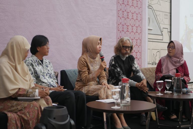 weaving_roundtable_03